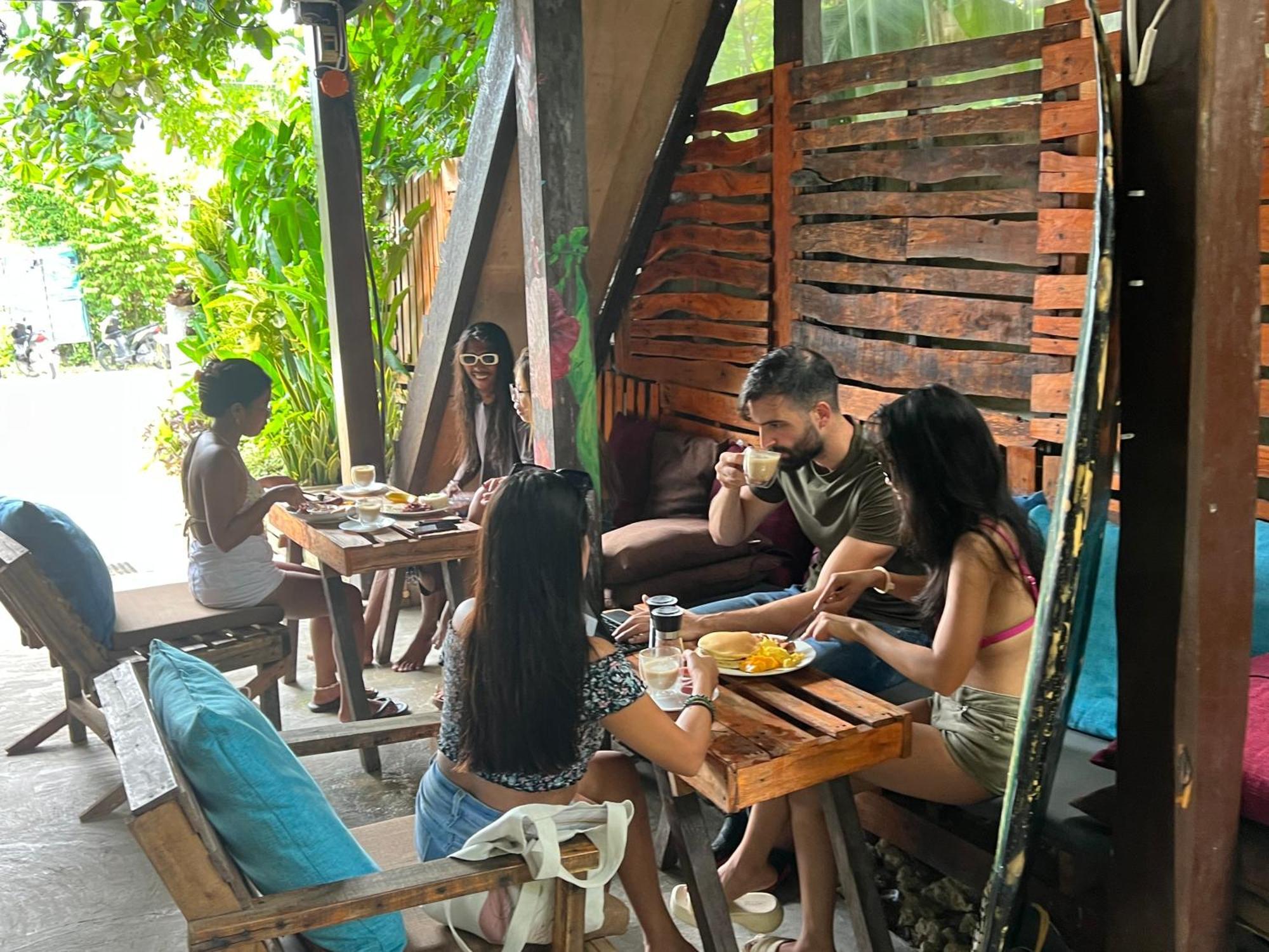 Wave Retreat Hostel General Luna  Εξωτερικό φωτογραφία
