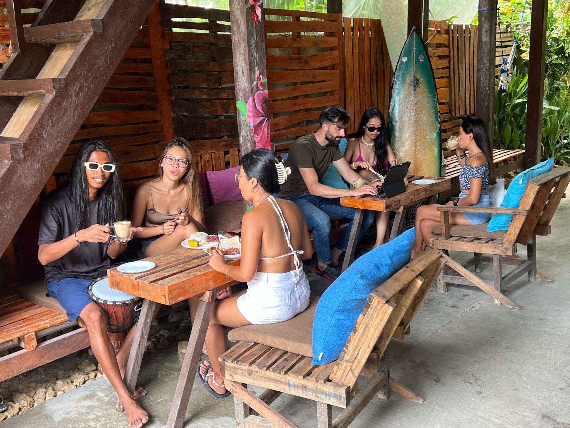 Wave Retreat Hostel General Luna  Εξωτερικό φωτογραφία